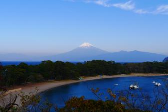 戸田湾越しに見た富士山